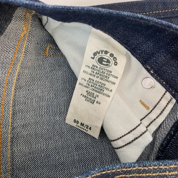 Levi’s Dark Denim - Picture 4 of 6